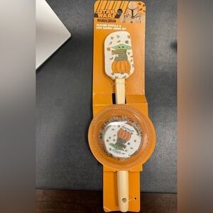 Star Wars long silicone spatula wooden handle base 24 printed muffin baking cups